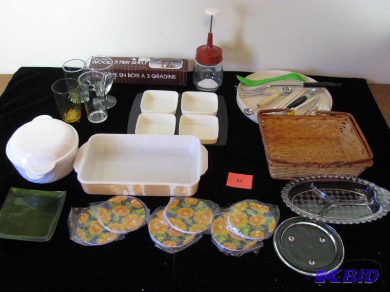 lot 83 image: Large group of kitchen & service items...