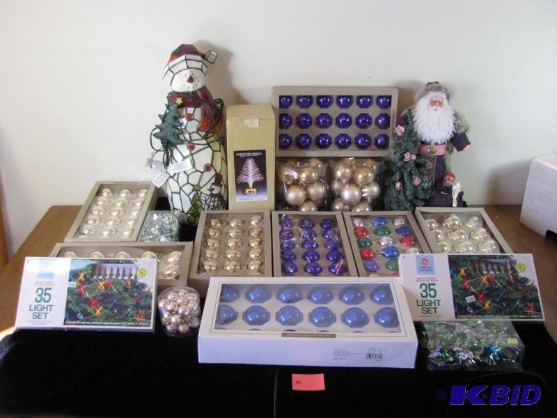 lot 85 image: Large group of NIB holiday lights, bulbs, mus...