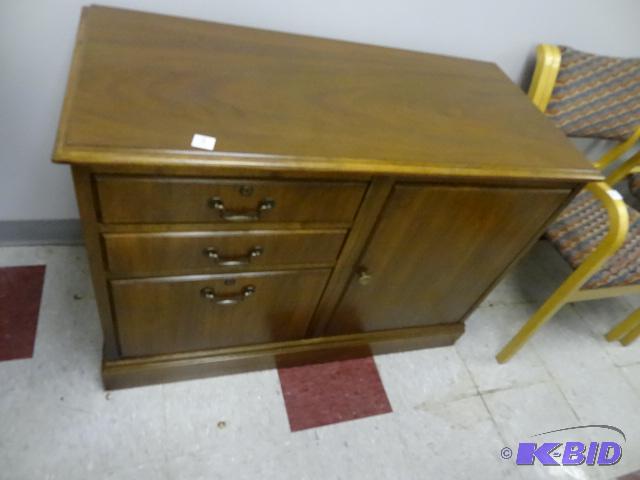 Wood cabinet with 3 drawers and 1 door. 41x19...