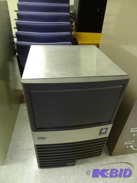 Manitowoc QM30AIce maker. 120 volt...