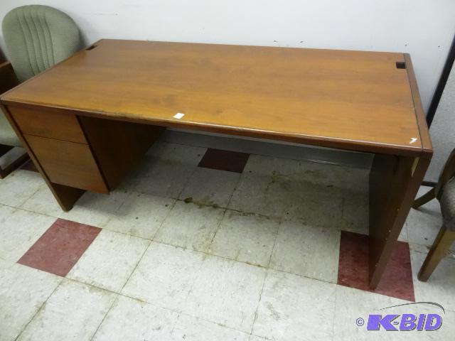 Wood office desk. 2 drawer. 66 x 30 x 29...
