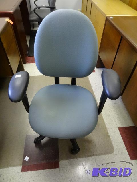Steelcaseoffice chair on wheels...