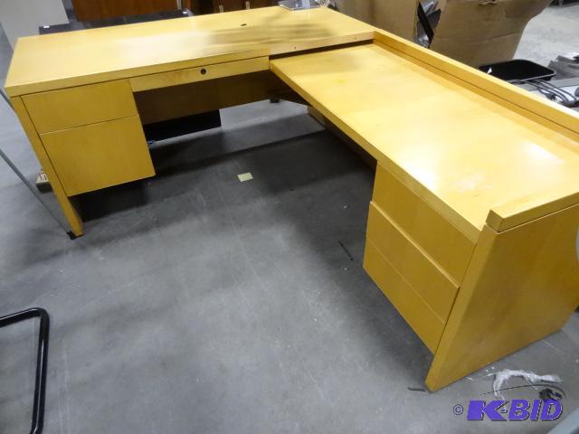 L shaped 2 piece office desk. 5 drawer and pe...