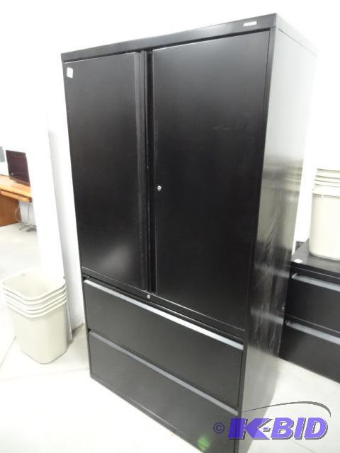 Metal cabinet with 2 lateral files and 2 door...
