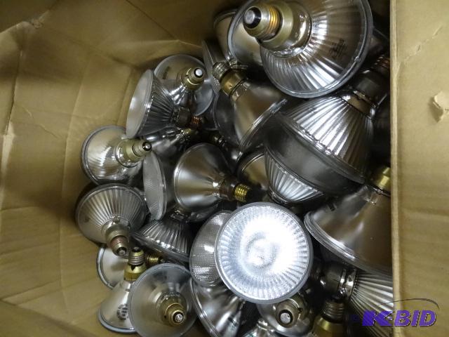 Halogen flood light bulbs. Approx 50...
