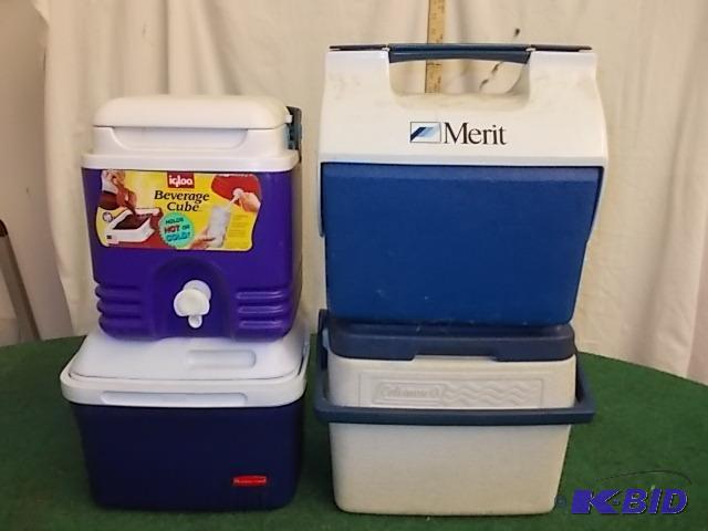 Lot Of Lunch Box Coolers, Beverage Dispenser...