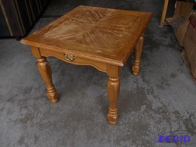 Oak End Table 22x24x20...