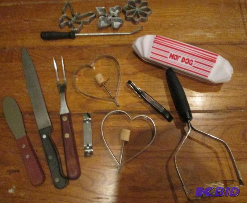 lot 178 image: misc lot of kitchen utinsels and hot dog hold...