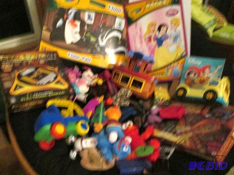 lot 183 image: huge lot of toys, games and coloring books...
