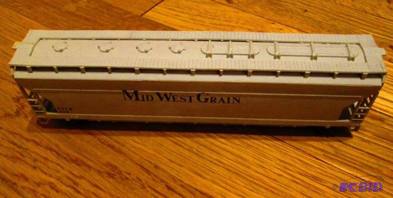 lot 194 image: Model Train Mid West Grains ETLR 422...