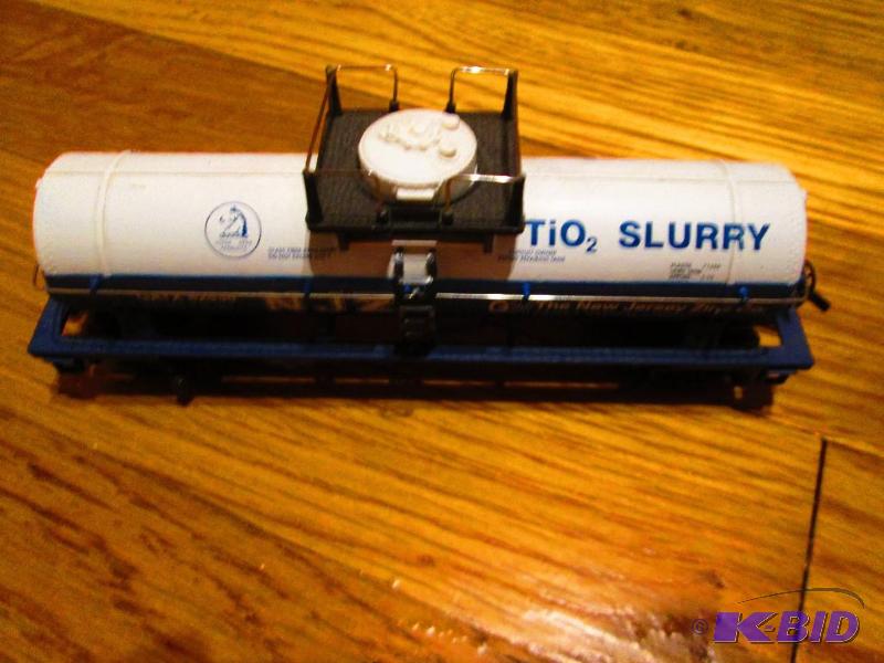 lot 197 image: Model Train GATX 82536 GW The New Jersey Zinc...