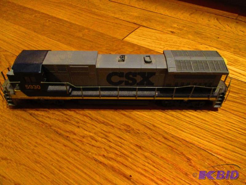 lot 207 image: Model Train CSX 5930...