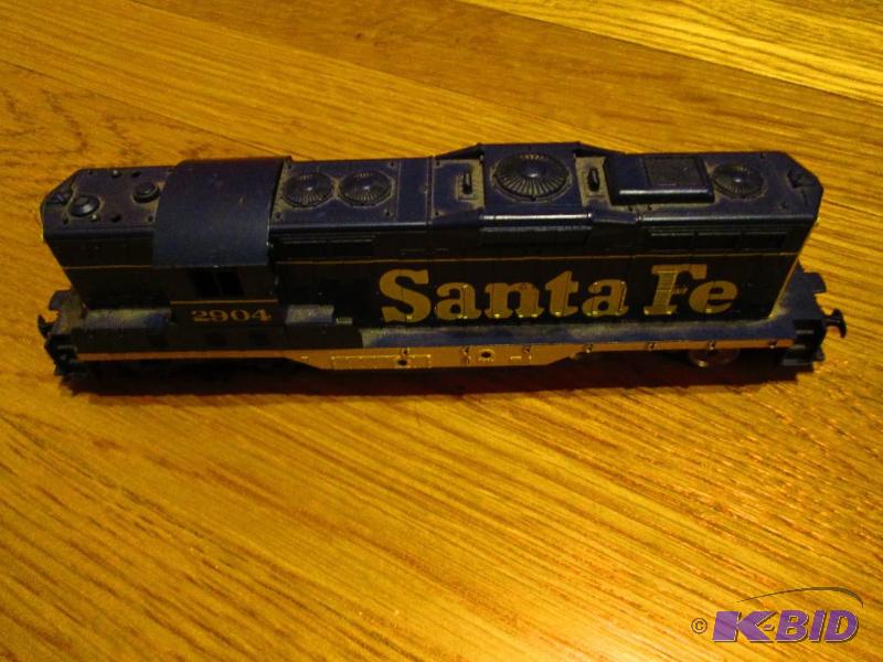 lot 208 image: Model Train Santa Fe 2904...