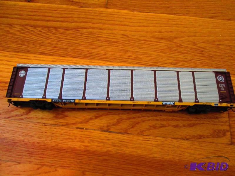 lot 215 image: Model Train Santa Fe ETTX 85218...
