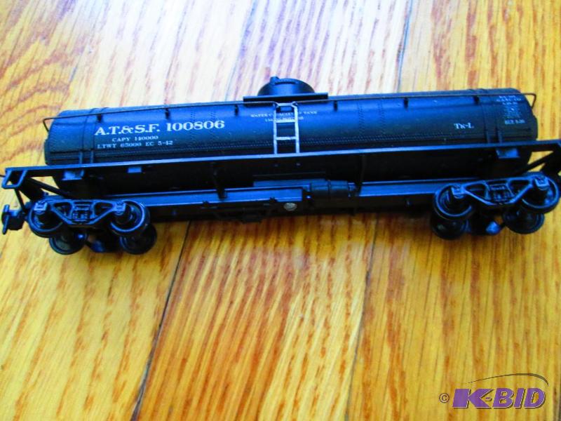 lot 225 image: Model Train A.T. & S.F. 100806...
