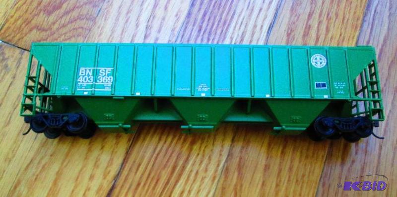 lot 226 image: Model Train BNSF 403369...