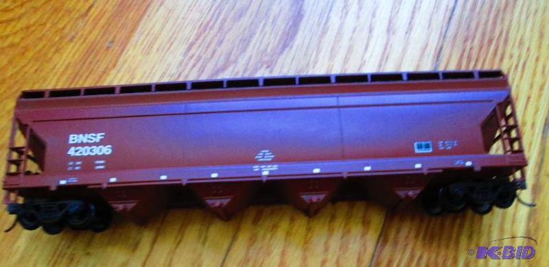 lot 243 image: Model Train BNSF 420306...