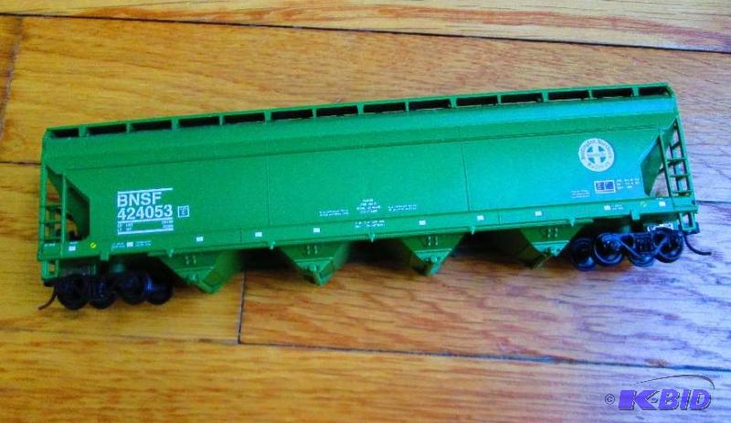 lot 247 image: Model Train Burlington Northern Santa Fe Rail...