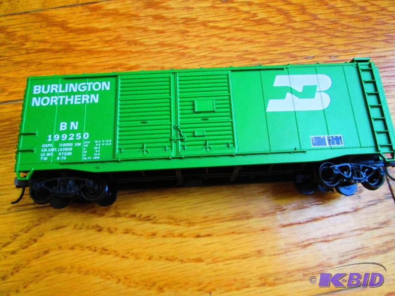 lot 249 image: Model Train Burlingtin Northern BN 199250...