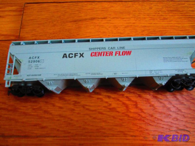 lot 251 image: Model Train ACFX Shippers Car Line Center Flo...