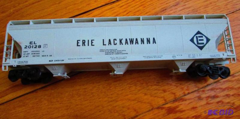 lot 261 image: Model Train Erie Lackawanna EL 20128...