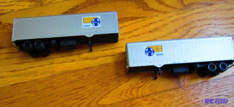 lot 279 image: Model Train 2 Santa Fe Truck Rail Service Hig...