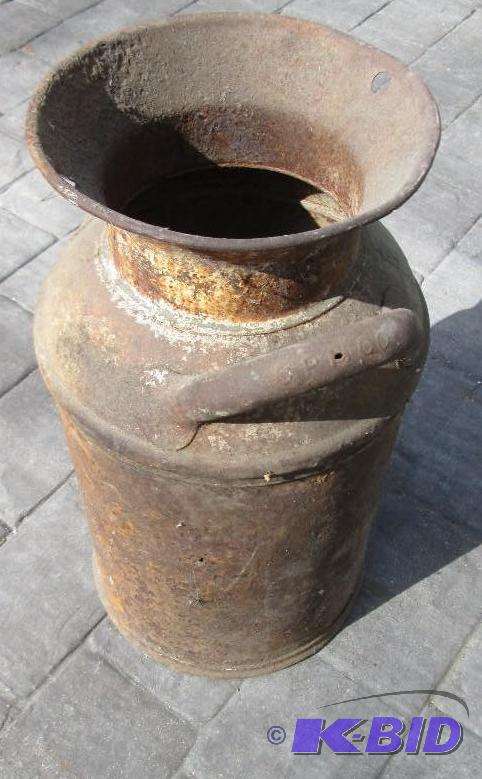 lot 3 image: Vintage milk can, approx. 19 inches tall - Pl...