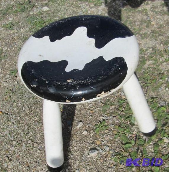 lot 39 image: Cow stool with udders...