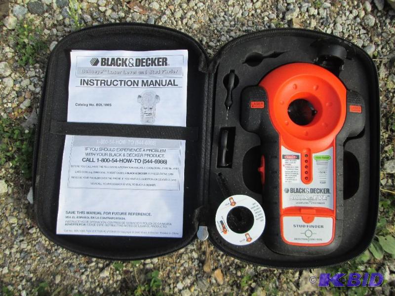 lot 40 image: Black and Decker Bulls Eye laser level and st...