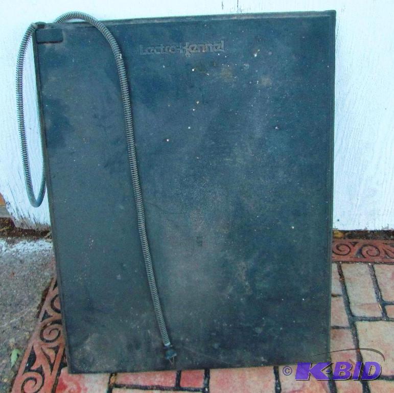 lot 401 image: Petelectric warming pad 23x29 inches...