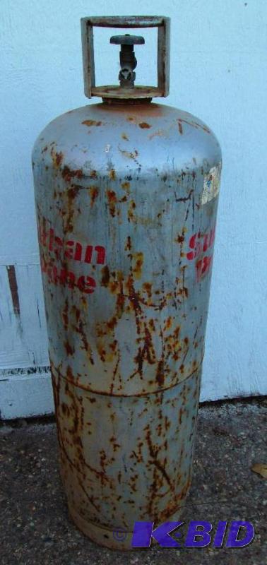 lot 402 image: LP Gas Tank about 23 full...