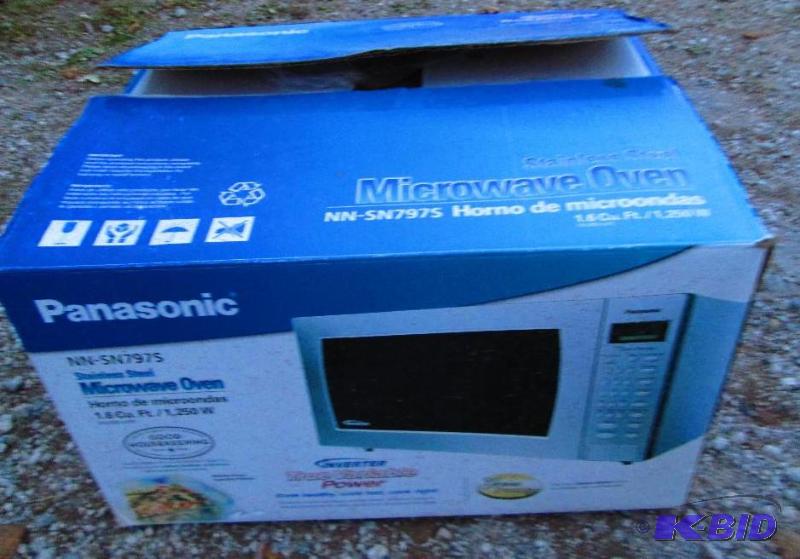 lot 406 image: Panasonic microwave oven in good shape...