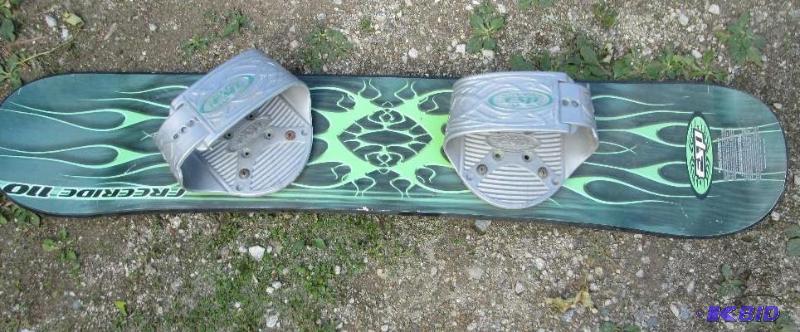 lot 42 image: Ferrride 110 snow board...