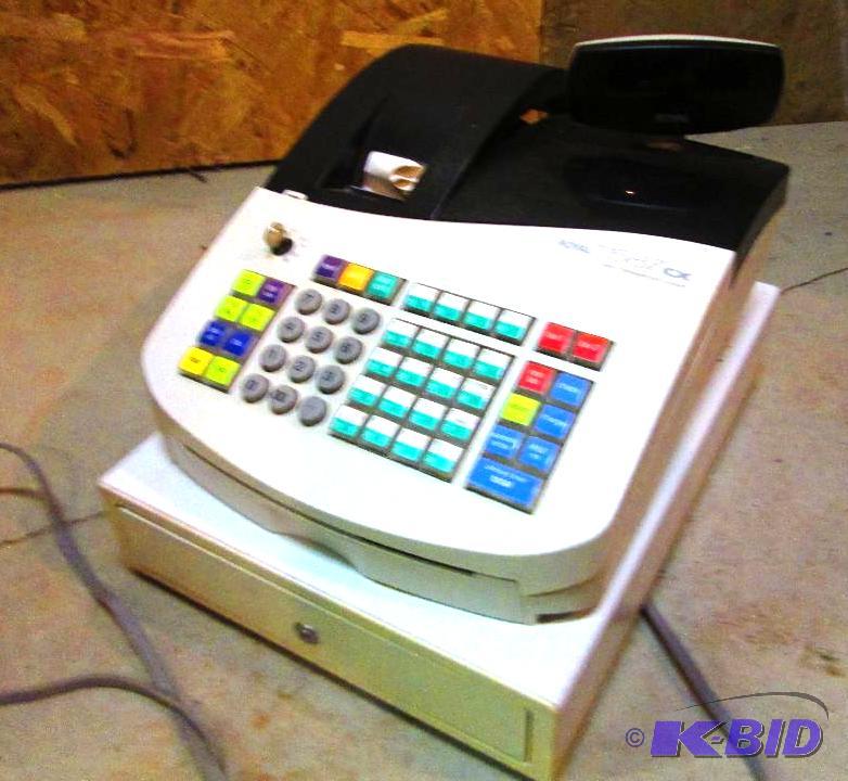 lot 424 image: Royal Alpha 587 cx cash register...