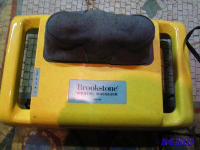 lot 429 image: Brookstone Shiatsumassager...