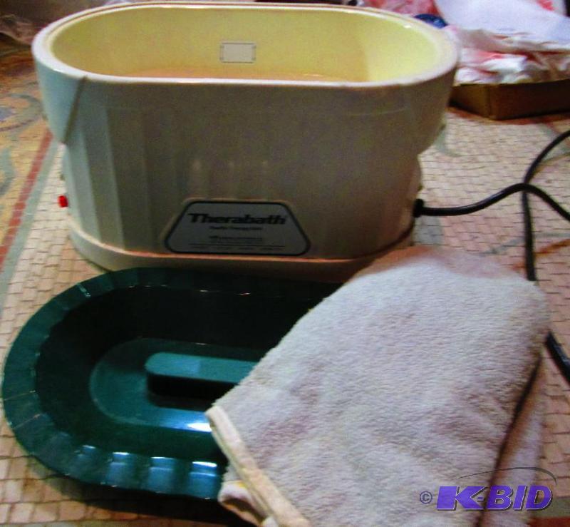 lot 430 image: Therabath parafin therapy bath with parafin...