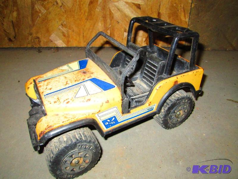 lot 438 image: Vintage Toy Jeep...