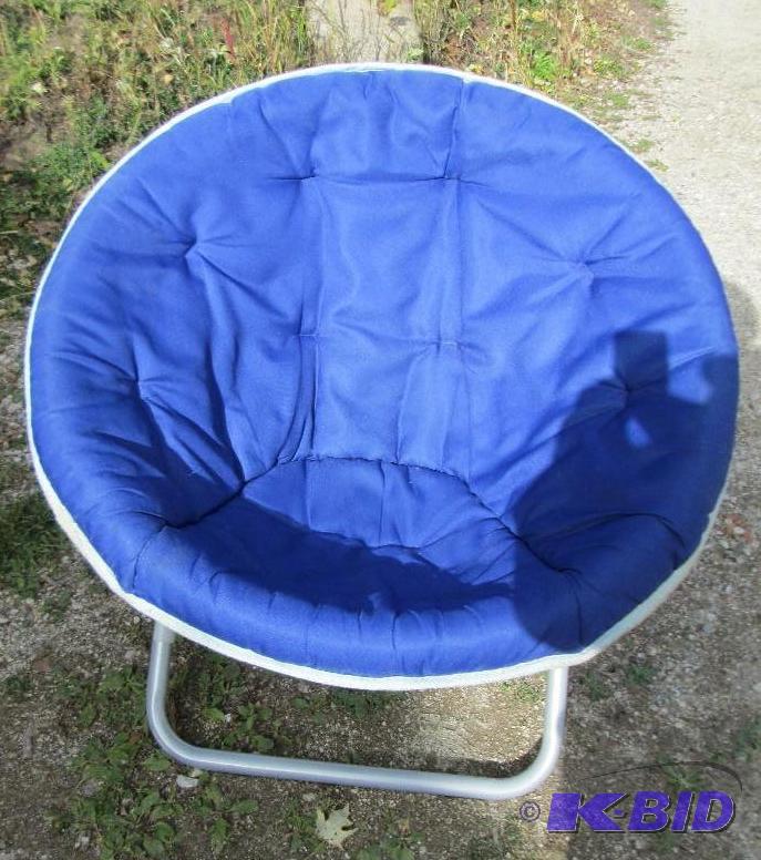 lot 49 image: Blue padded round seat dorm chair, nice condi...