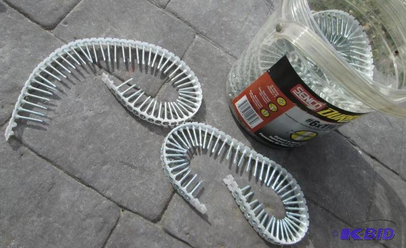 lot 6 image: Bucket of Dura Spin #6x1 14 inch screws...
