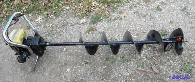 lot 60 image: Tecumeseh Engines gas powered ice auger...