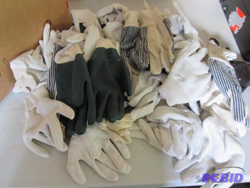 Assorted work gloves...