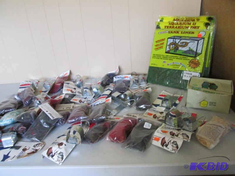 Large lot of assorted merchandise, mainly sma...