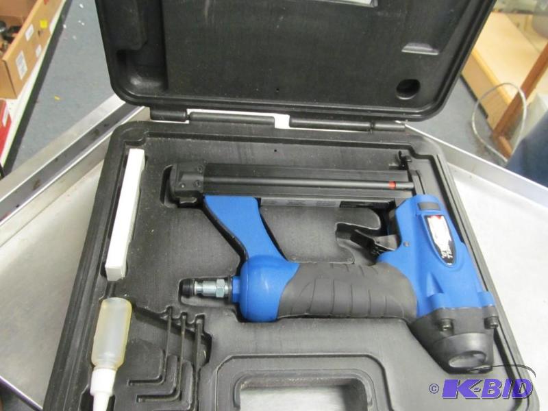lot 12 image: Campbell Hausfield 1-14 Brad Nailer New In Case