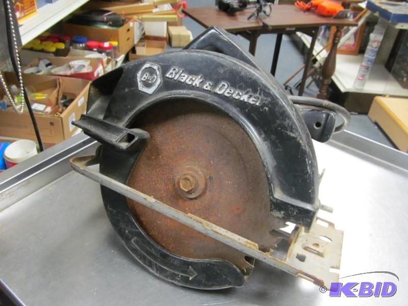 lot 15 image: B&D 7-14 Circle Saw