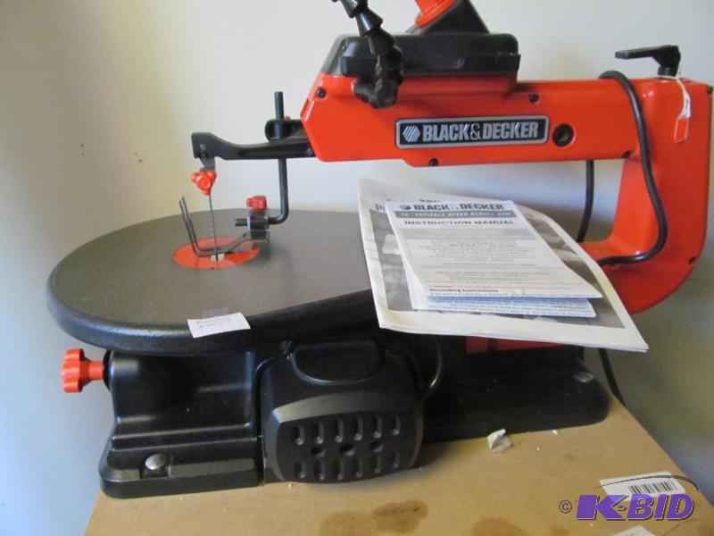 lot 2 image: Black & Decker 16 Veriable speed scroll saw LIKE NEW