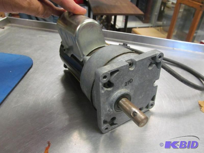 lot 28 image: Fasco 14 HP 181 85 RPM Output Electric Gear Reduction Motor