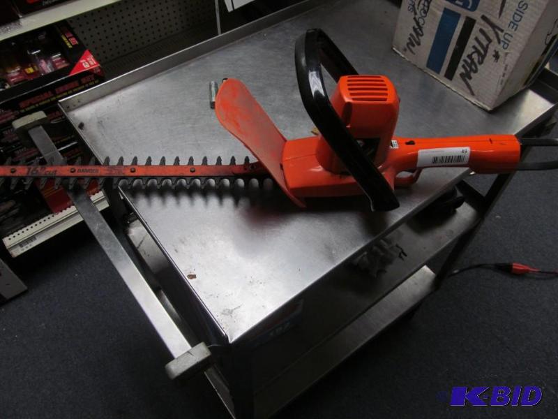 lot 49 image: B&D 16 Brush trimmer