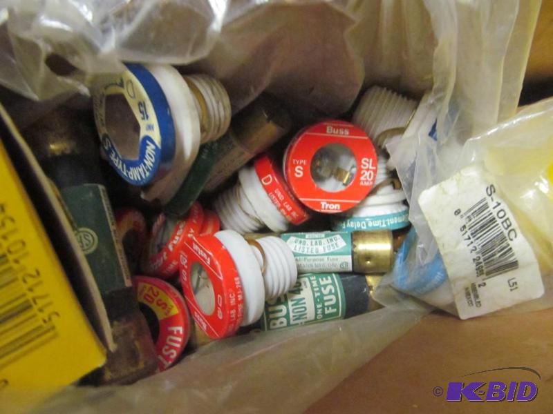 lot 53 image: lot of Buss & cartidge style fuses
