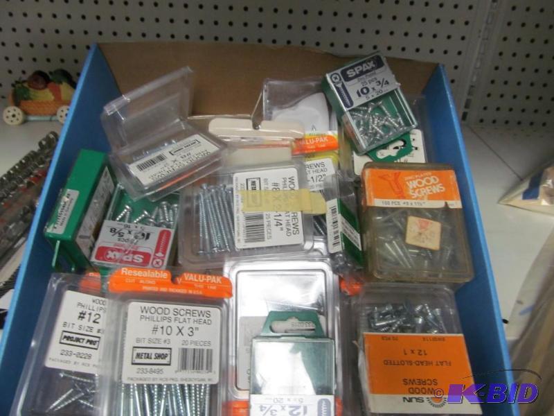 lot 75 image: lot of misc screws and bolts