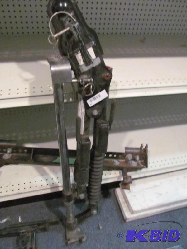 lot 78 image: Blue Ox Tow Bar. Dakota and Jeep Brackets